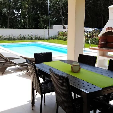 In Mit Privatem Pool Ferienhaus