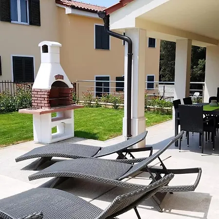 In Mit Privatem Pool Ferienhaus Banjole