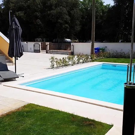 Ferienhaus In Mit Privatem Pool *