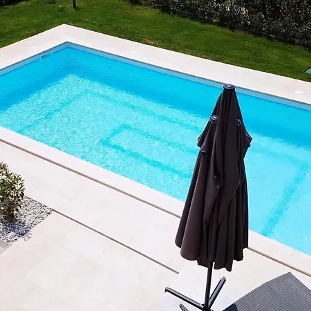 In Mit Privatem Pool バニョレ
